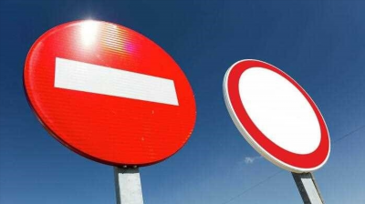 Знаки, запрещающие остановку, стоянку и проезд по определенным участкам дороги